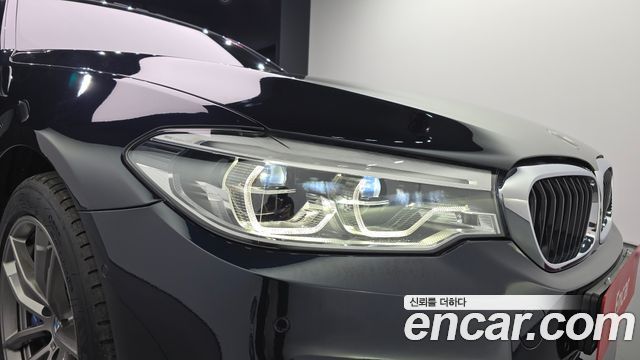 BMW 5-Series 2018 — photo 8