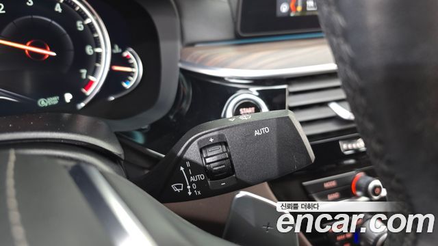 BMW 5-Series 2018 — photo 27
