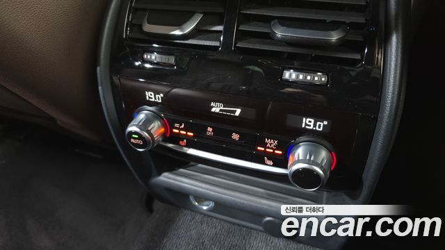 BMW 5-Series 2018 — photo 31