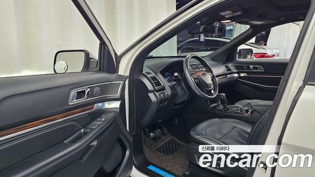 Ford Explorer 2018 — photo 13