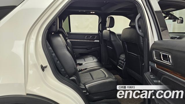 Ford Explorer 2018 — photo 17