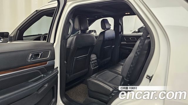 Ford Explorer 2018 — photo 18