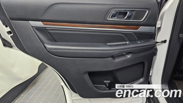Ford Explorer 2018 — photo 15