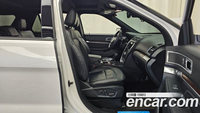 Ford Explorer 2018 — photo 16