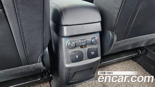 Ford Explorer 2018 — photo 31