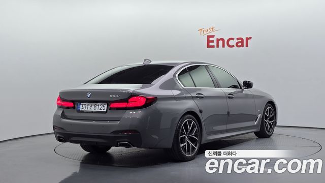 BMW 5-Series 2022 — photo 2