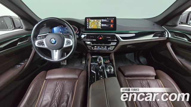 BMW 5-Series 2022 — photo 10