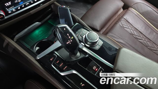 BMW 5-Series 2022 — photo 12