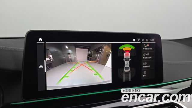 BMW 5-Series 2022 — photo 20