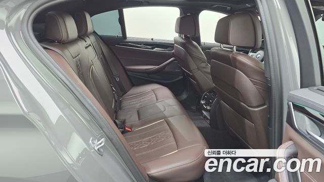 BMW 5-Series 2022 — photo 25