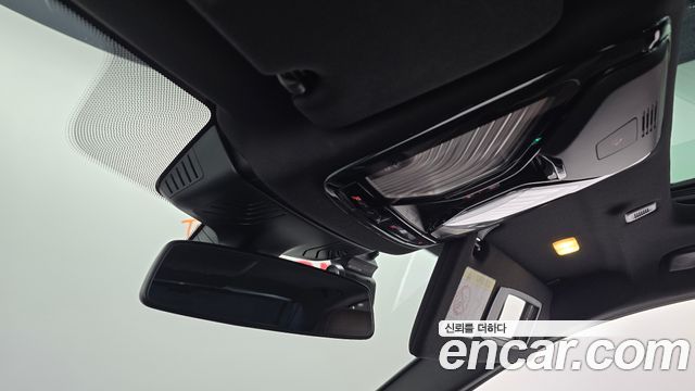 BMW 5-Series 2022 — photo 26