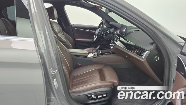 BMW 5-Series 2022 — photo 16