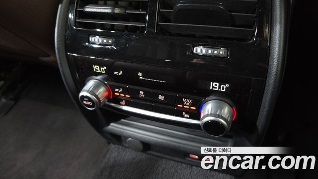 BMW 5-Series 2022 — photo 31