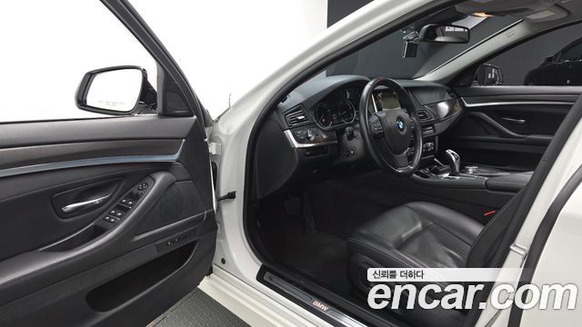 BMW 5-Series 2015 — photo 13