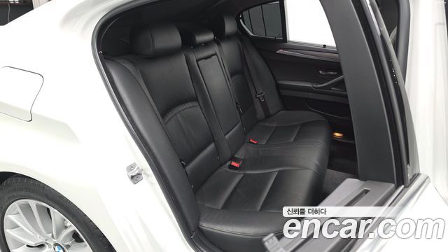 BMW 5-Series 2015 — photo 18