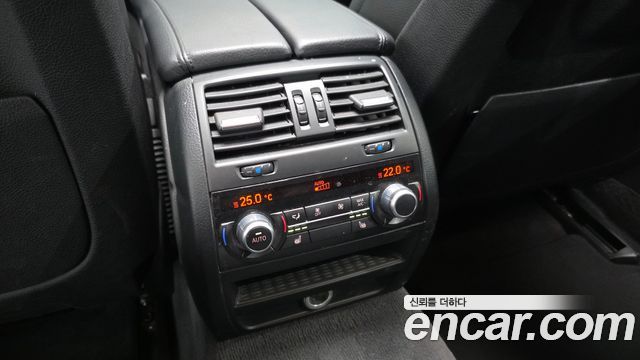 BMW 5-Series 2015 — photo 24
