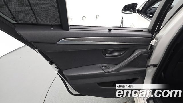 BMW 5-Series 2015 — photo 15