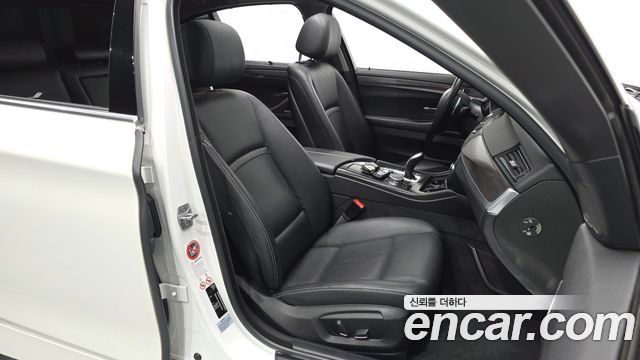 BMW 5-Series 2015 — photo 16