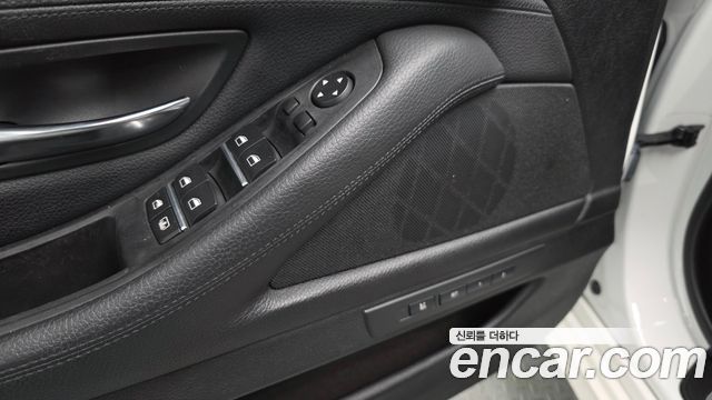 BMW 5-Series 2015 — photo 36