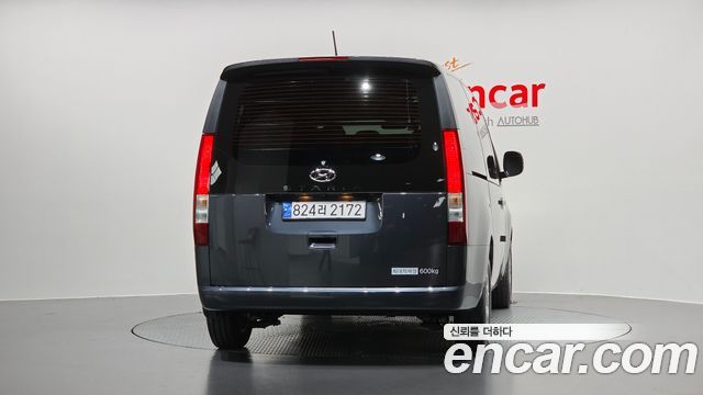 Hyundai Staria 2023 — photo 4