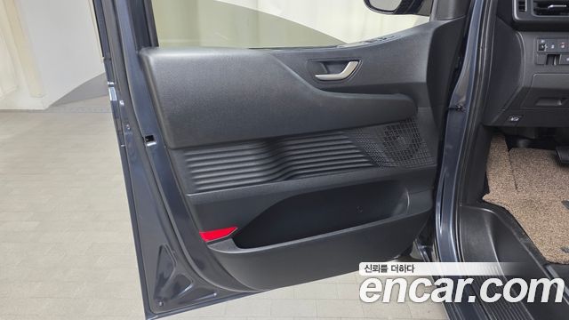 Hyundai Staria 2023 — photo 14