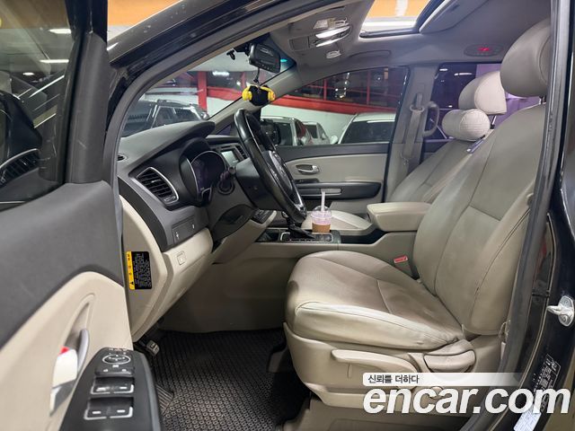 Kia Canival 2015 — photo 7
