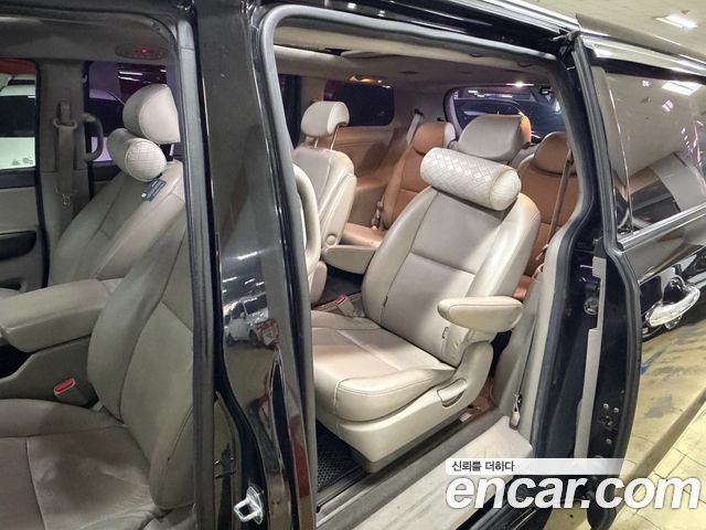 Kia Canival 2015 — photo 8