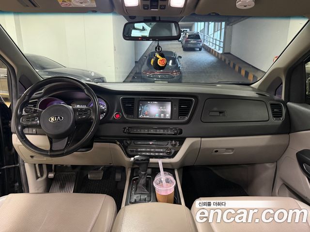 Kia Canival 2015 — photo 9