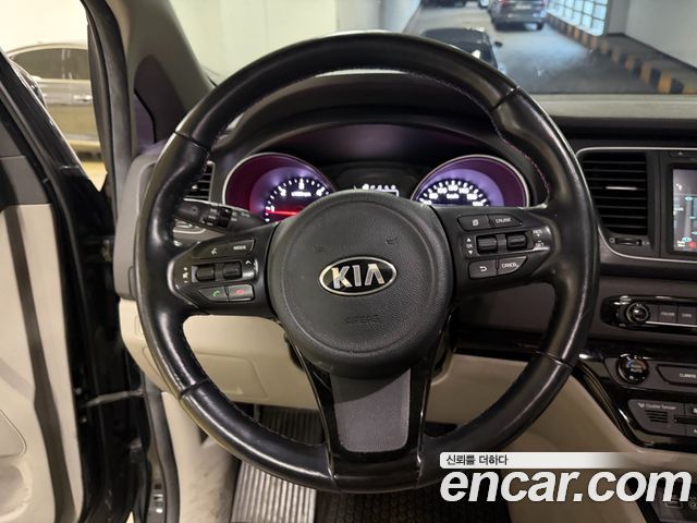 Kia Canival 2015 — photo 10