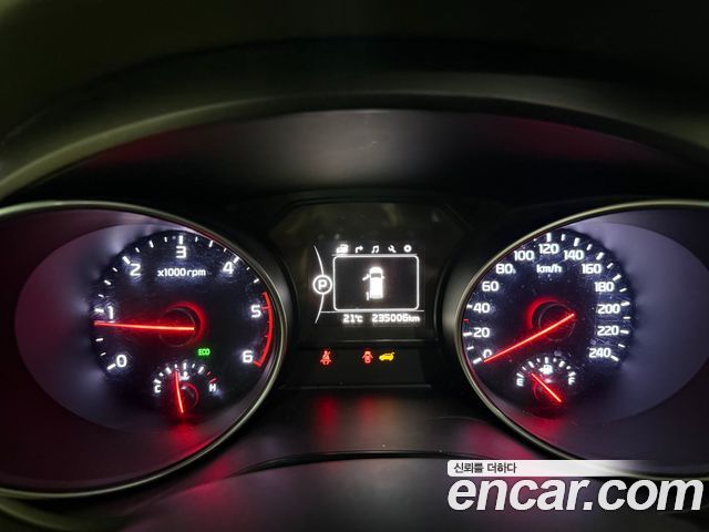 Kia Canival 2015 — photo 11