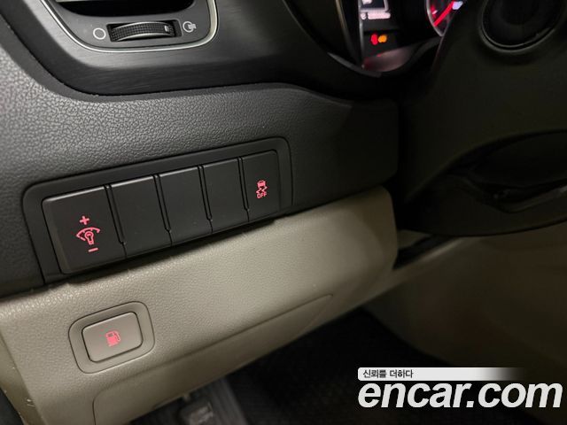 Kia Canival 2015 — photo 16