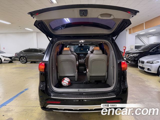Kia Canival 2015 — photo 19