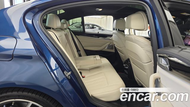 BMW 5-Series 2022 — photo 17