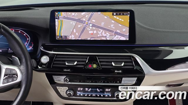 BMW 5-Series 2022 — photo 18