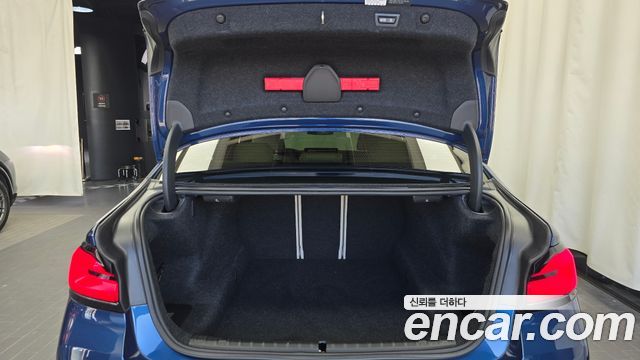 BMW 5-Series 2022 — photo 23
