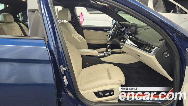 BMW 5-Series 2022 — photo 16
