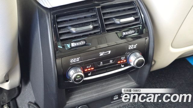BMW 5-Series 2022 — photo 31
