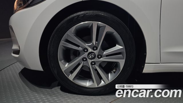 Hyundai AVANTE 2017 — photo 5
