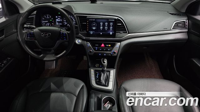 Hyundai AVANTE 2017 — photo 10