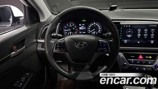 Hyundai AVANTE 2017 — photo 19