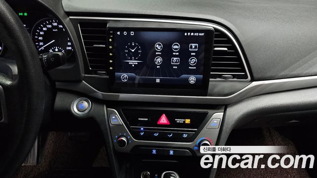Hyundai AVANTE 2017 — photo 20