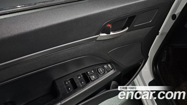 Hyundai AVANTE 2017 — photo 25