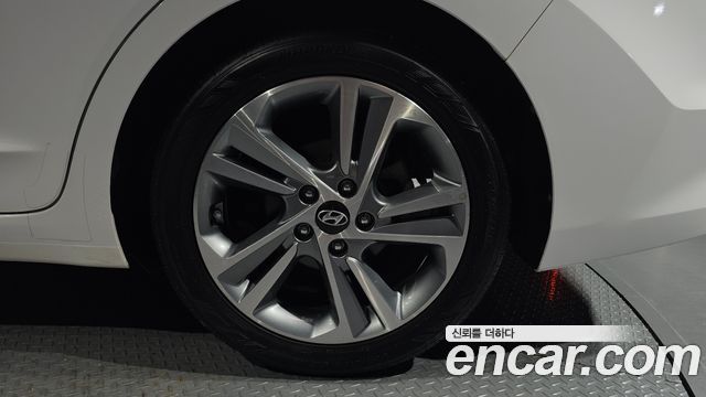 Hyundai AVANTE 2017 — photo 7