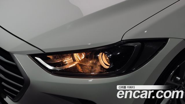 Hyundai AVANTE 2017 — photo 8