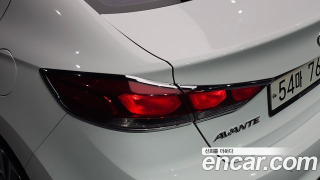 Hyundai AVANTE 2017 — photo 9