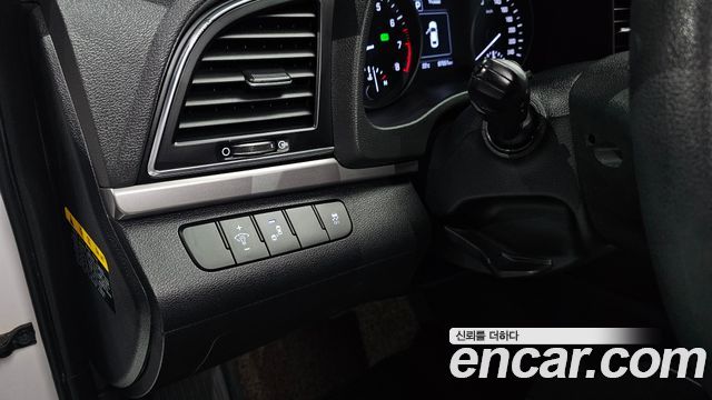 Hyundai AVANTE 2017 — photo 30