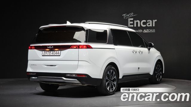 Kia Canival 2023 — photo 2