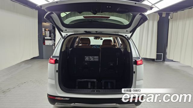Kia Canival 2023 — photo 23