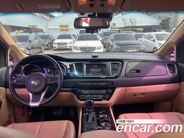 Kia Canival 2016 — photo 12