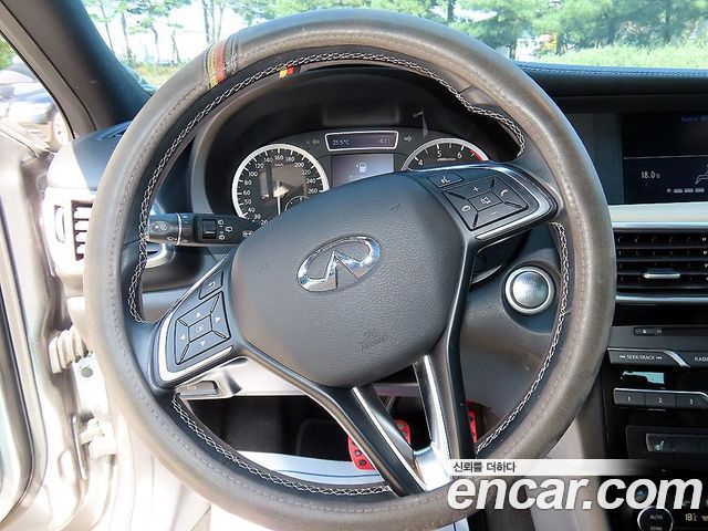 Infiniti Q30 2019 — photo 8
